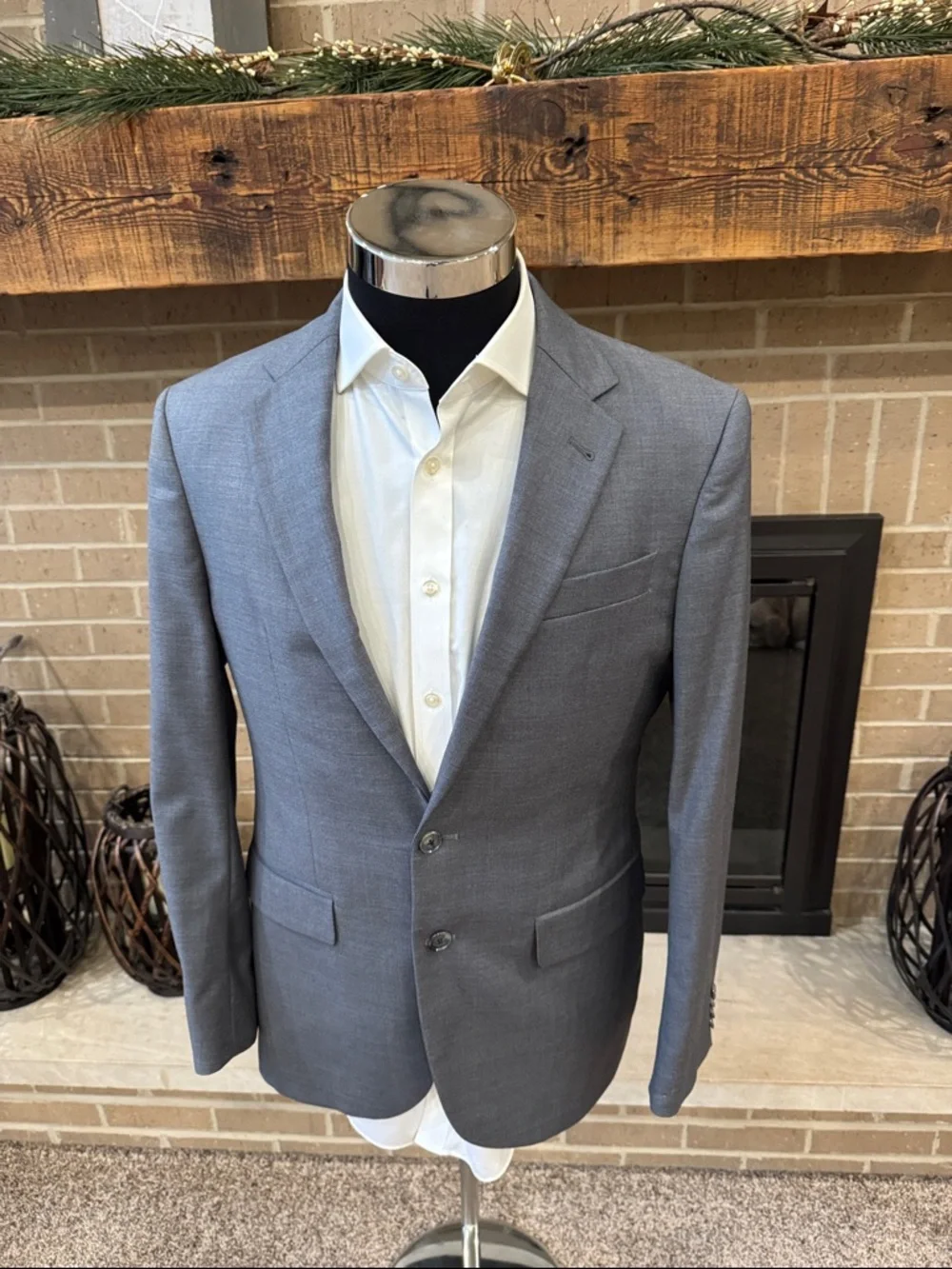 Joseph Abboud mens 38R gray solid 100% wool Zignone 2-button suit w/ trousers - Picture 2 of 8